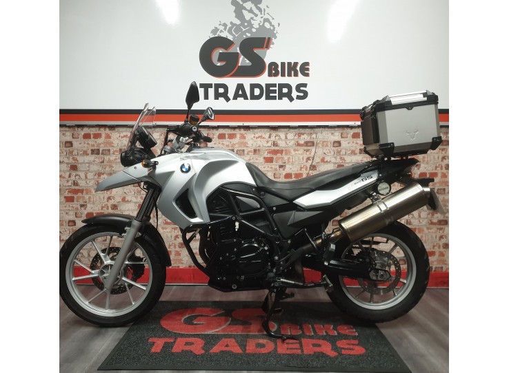 2010 BMW GS 650 TWIN CYLINDER, ONLY 29900km, with Top box