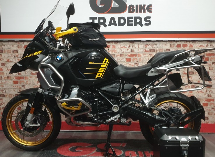 2021 BMW GSA 1250 40 YEARS LIMITED EDITION, MU MODEL with adaptive headlights, heated seats, ONLY 8400km and Touratech tank bag, BMW Top box