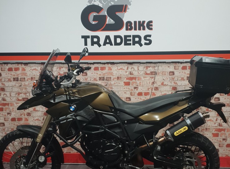 - 2013 BMW GS 800, ONLY 38000 km, with black Aluminum Top box