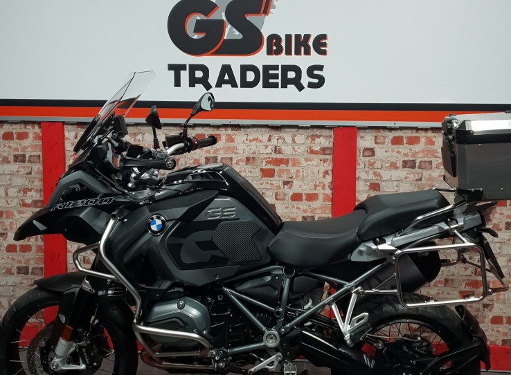 - 2018 BMW GSA 1200, TRIPLE BLACK,  ONLY 10900km, 1 OWNER BIKE , GEAR SHIFT ASSIST, TOP BOX,  TANK BAG !!!!